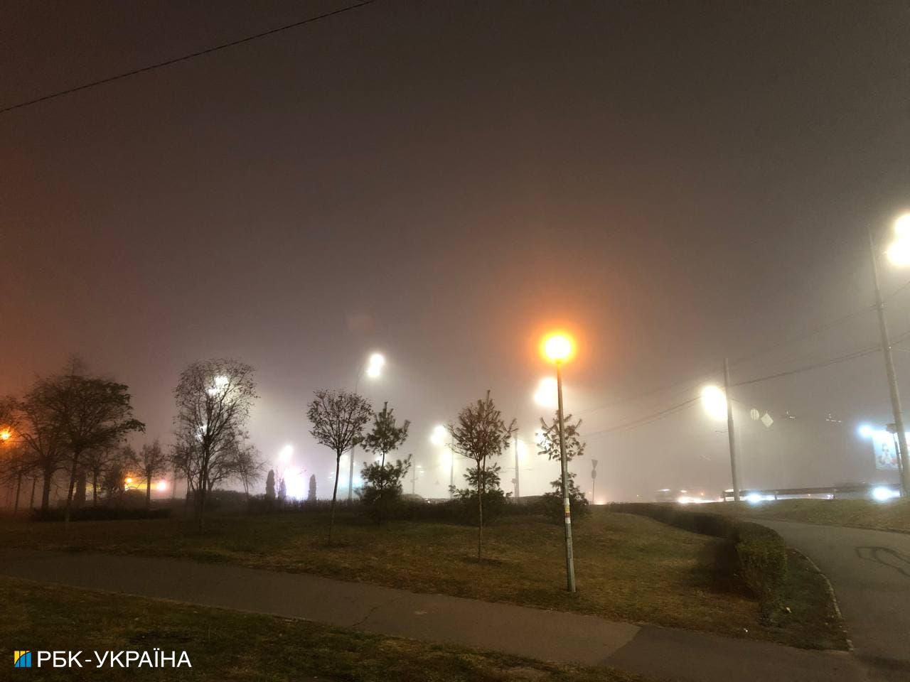 Київ потонув у густому тумані: дивовижні фото міста